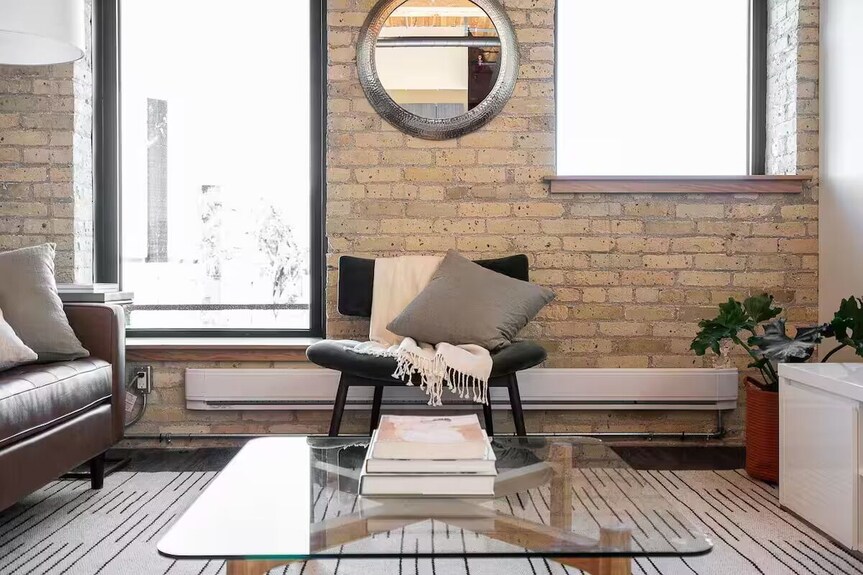 Beautiful Exchange District Suite | 2 Bed | 1 Bath | - Winnipeg