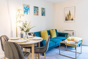 Interior - Modern 2 Bed Apartment Near Airport, Old Trafford, MediaCity, Free Parking (Salford)