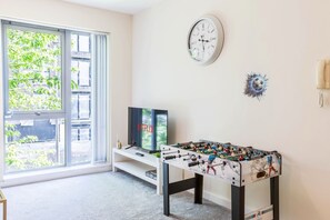 Games room - Modern 2 Bed Apartment Near Airport, Old Trafford, MediaCity, Free Parking (Salford)