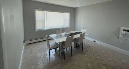 3 BR Apartment Near Wesleyan 202
