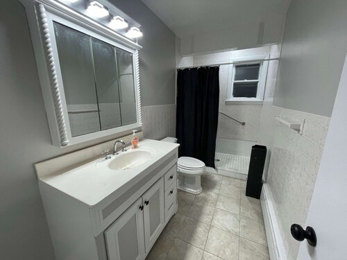 3 BR Apartment Near Wesleyan 202