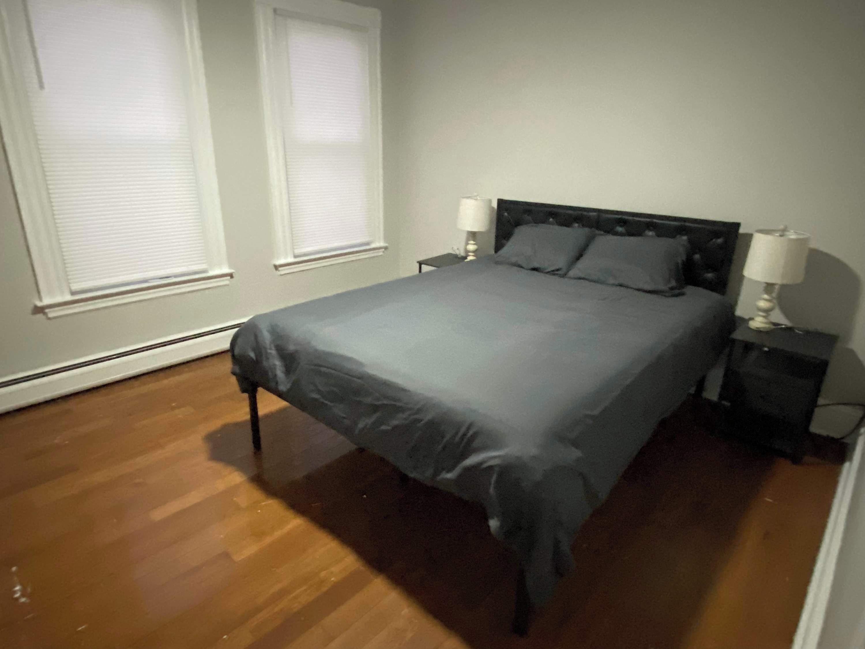 3 bedrooms, desk, WiFi, bed sheets