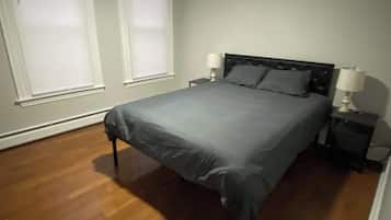 3 bedrooms, desk, WiFi, bed sheets