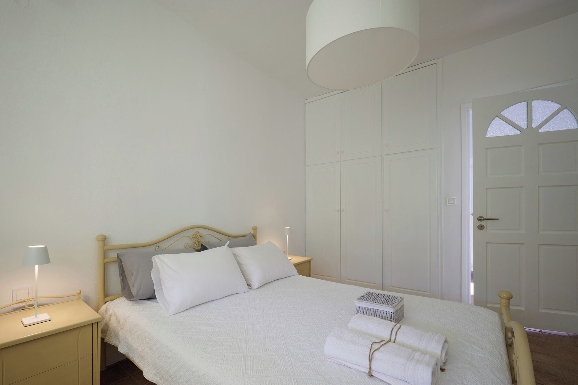 3 bedrooms, iron/ironing board, internet, bed sheets