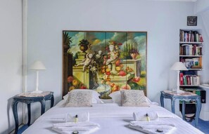 2 bedrooms, desk, iron/ironing board, free WiFi - A TIMELESS CHARM OF PARISIAN LIVING, IN THE CITY’S ICONIC - ILE DE LA CITÉ (Paris)