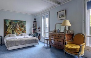 2 bedrooms, desk, iron/ironing board, free WiFi - A TIMELESS CHARM OF PARISIAN LIVING, IN THE CITY’S ICONIC - ILE DE LA CITÉ (Paris)