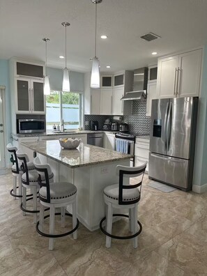 Microwave, oven, dishwasher, coffee/tea maker - Villa Nueva (Key Largo)