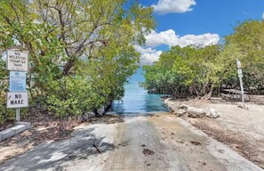 Sun-loungers, beach towels - Villa Nueva (Key Largo)