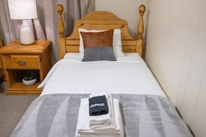 3 Schlafzimmer, Schreibtisch, Bügeleisen/Bügelbrett, WLAN