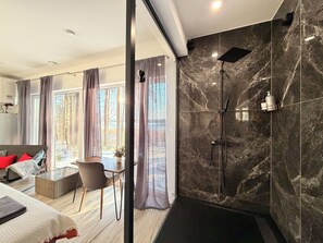 Room - Quiet Lakefront Cabin for Deep Rest & Nature Retreat | Tahana Haven (Gauja)