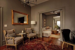 TV, offices - Charming Victorian Home | Cocktail Pool (Savannah)