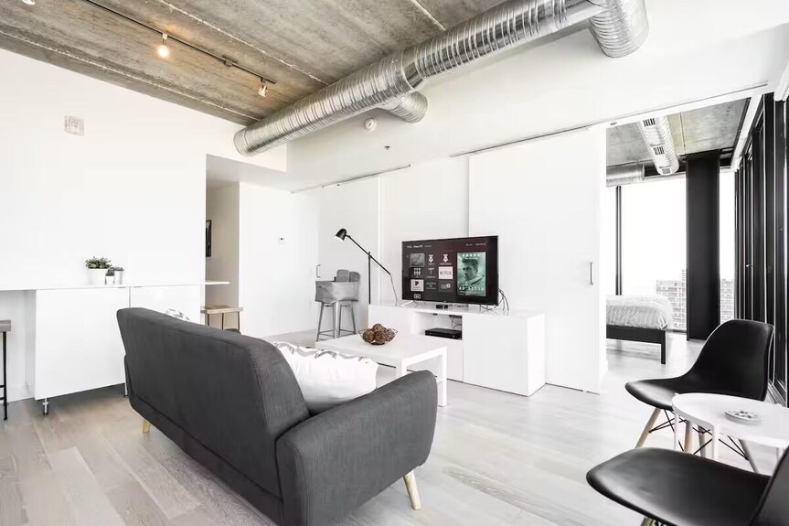 Modern Downtown Condo | 2 Bed | 1 Bath | - Winnipeg