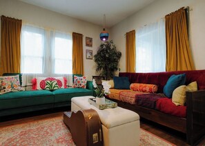 Smart TV, fireplace