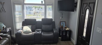 1-bedroom 1 bath chalet over 55 community close to Fort Myers Beach and Sanibel