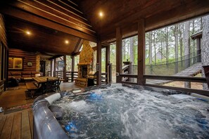 Outdoor dining - NEW! HP-Themed Retreat w/ Hot Tub, Game Room, Fire Pit, Mini Golf and More! (Broken Bow)