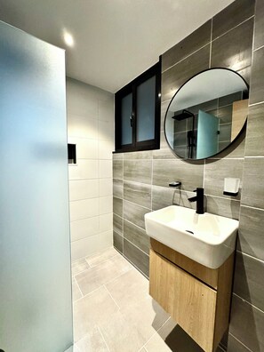 Shower, hair dryer, towels, soap - Prestige Golf Villa Privad Pool Privad Pool vista cana- Punta cana (Punta Cana)