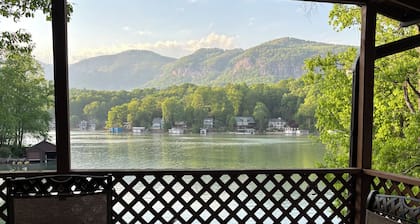 Lakefront-Private Cozy Cottage with Beautiful Views Directly on Lake Lure!