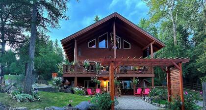 Montana Cozy Cabin Retreat - Near Glacier NP
