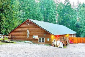 Exterior - Authentic Montana Charm Ranger Cabin - Near Glacier NP (Hungry Horse)