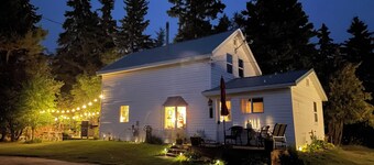 Charming Vintage Rabbit Farmhouse Escape