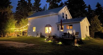 Charming Vintage Rabbit Farmhouse Escape