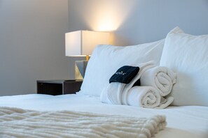 5 habitaciones, tabla de planchar con plancha y cuna de viaje 