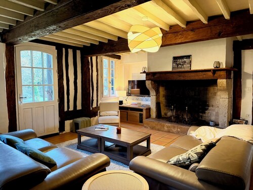 Moulin rénové sur domaine privé avec piscine (5 chambres - 9 lits)