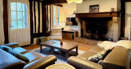 Moulin rénové sur domaine privé avec piscine (5 chambres - 9 lits)