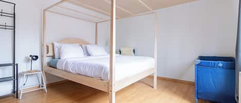 4 Schlafzimmer, Bügeleisen/Bügelbrett, Reisekinderbett, WLAN