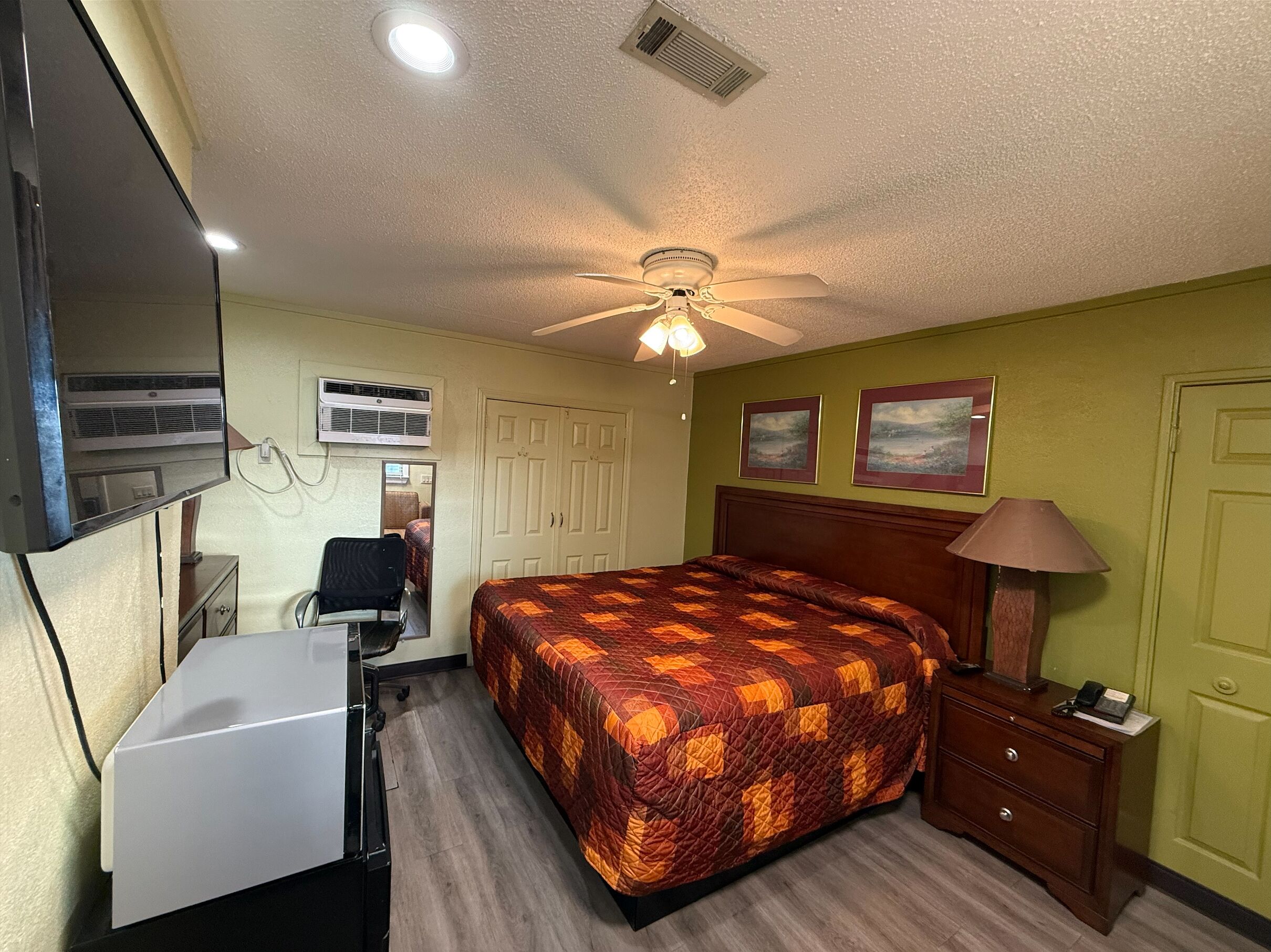 Room, 1 King Bed, Non Smoking