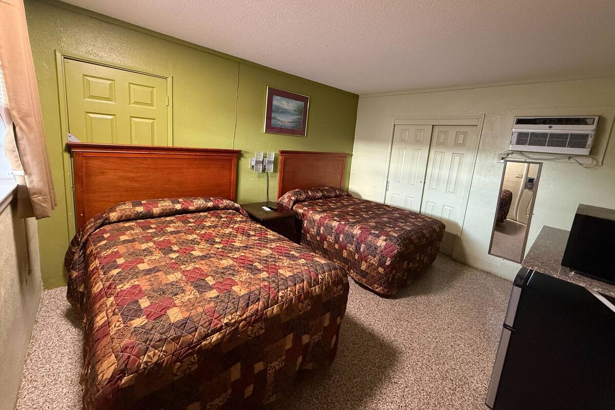 Room, 2 Queen Beds, Non Smoking