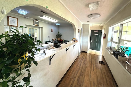 Reception. Riviera Motel Elba Near Enterprise US 84