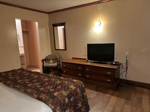 A hotel room with a bed, a dresser, a TV, a chair, and a mirror. - Delight Inn Little Rock Benton I-30 (Benton)