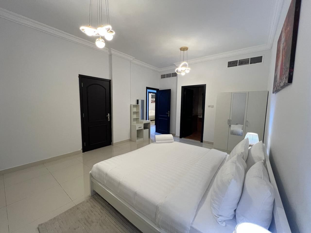 4 bedrooms, iron/ironing board, WiFi, bed sheets