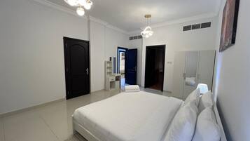 4 bedrooms, iron/ironing board, WiFi, bed sheets