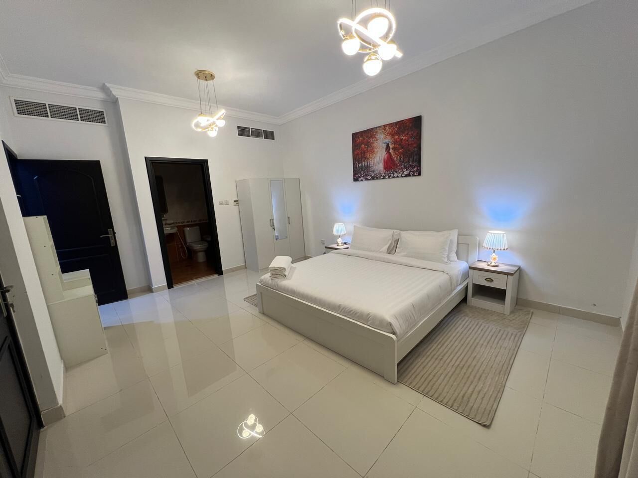 4 bedrooms, iron/ironing board, WiFi, bed sheets