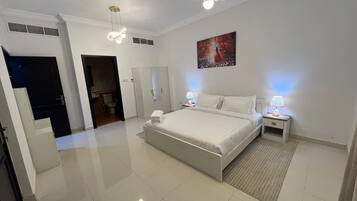 4 bedrooms, iron/ironing board, WiFi, bed sheets