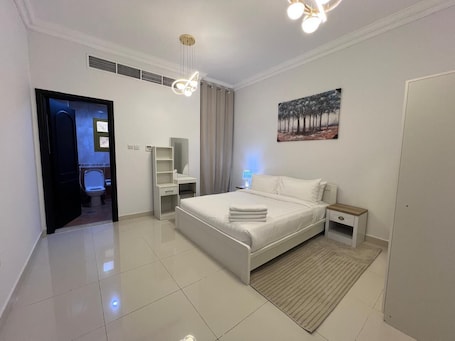 4 bedrooms, iron/ironing board, WiFi, bed sheets. Spacious 4-Bedroom + Maid Al Manhal Abu Dhabi