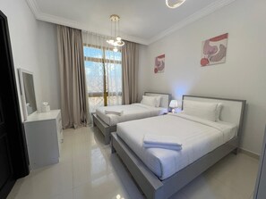 4 bedrooms, iron/ironing board, WiFi, bed sheets - Spacious 4-Bedroom + Maid Al Manhal Abu Dhabi (أبو ظبي)