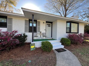 Exterior detail -  Updated Augusta National 4bd 3ba house within a mile of the course and AC! (Augusta)