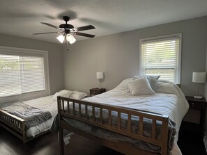 4 bedrooms, free WiFi, bed sheets -  Updated Augusta National 4bd 3ba house within a mile of the course and AC! (Augusta)