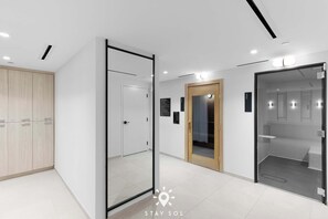 Spa - City Vibes with Spa & Gym in Sleek 1BR Retreat (Miami)
