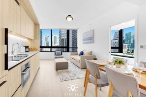 Interior - City Vibes with Spa & Gym in Sleek 1BR Retreat (Miami)