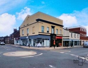 Exterior - Spacious Ormskirk Contractor Stay by PolkaStays (Ormskirk)