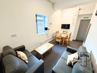 Spacious Ormskirk Contractor Stay by PolkaStays
