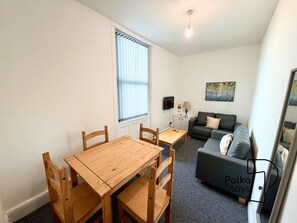 Dining - Spacious Ormskirk Contractor Stay by PolkaStays (Ormskirk)