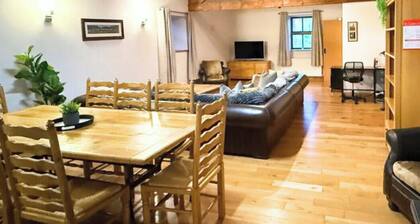 Old Corner Barn | Stylish Lake District Retreat for 6