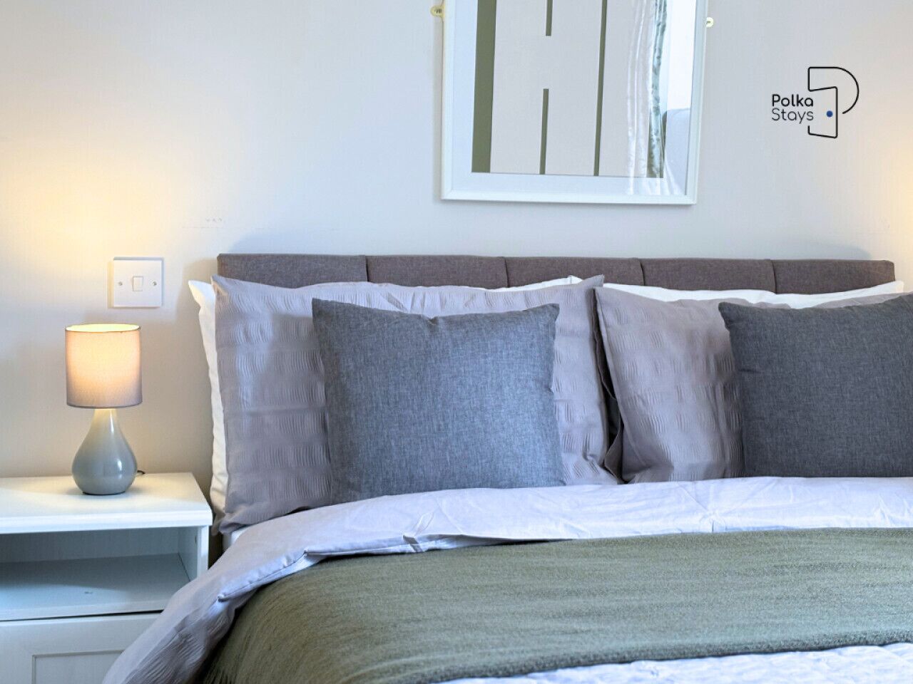 Desk, iron/ironing board, WiFi, bed sheets
