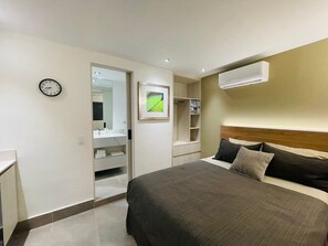 1 chambre, fer et planche à repasser, draps fournis