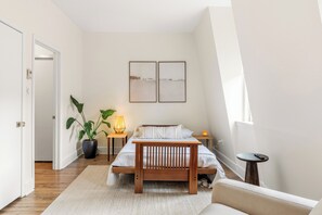 2 bedrooms, iron/ironing board, WiFi, bed sheets - Rittenhouse Gem Luxe 2BD 2.5BA Near the Square (Philadelphia)